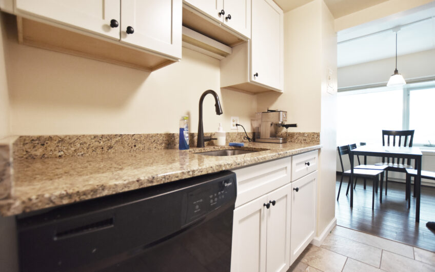 17J – Southeast Corner Large One Bedroom