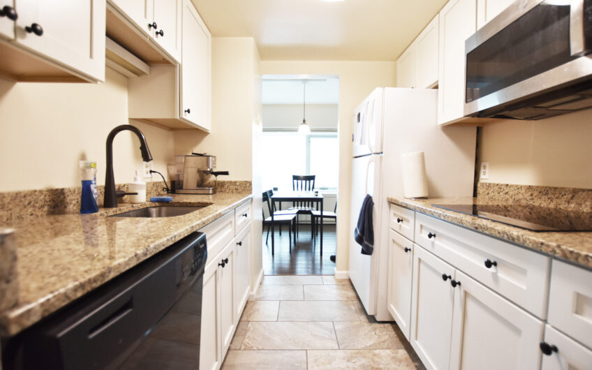 17J – Southeast Corner Large One Bedroom