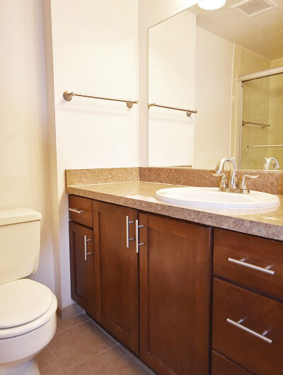 8H – Renovated Furnished North Side Studio