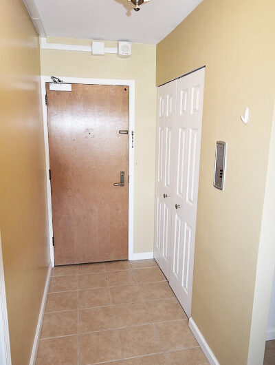 8H – Renovated Furnished North Side Studio