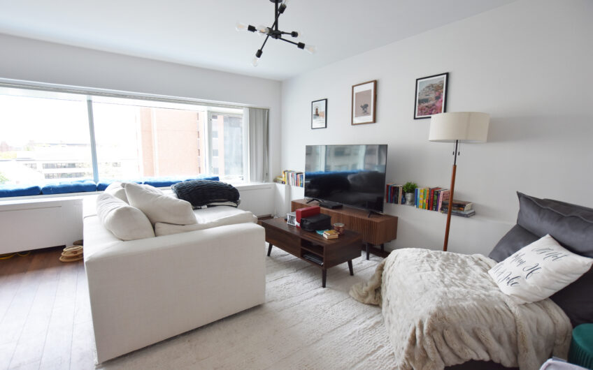 5C – Renovated Southwest Corner Large One Bedroom