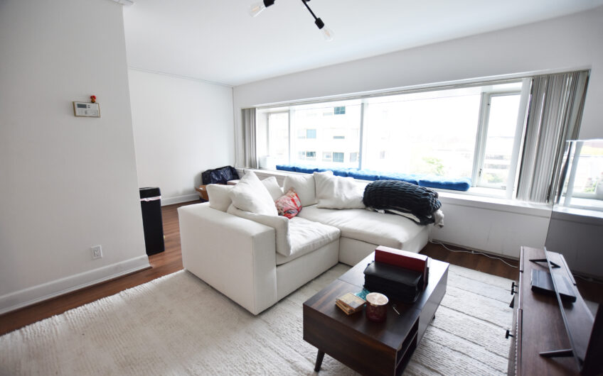 5C – Renovated Southwest Corner Large One Bedroom